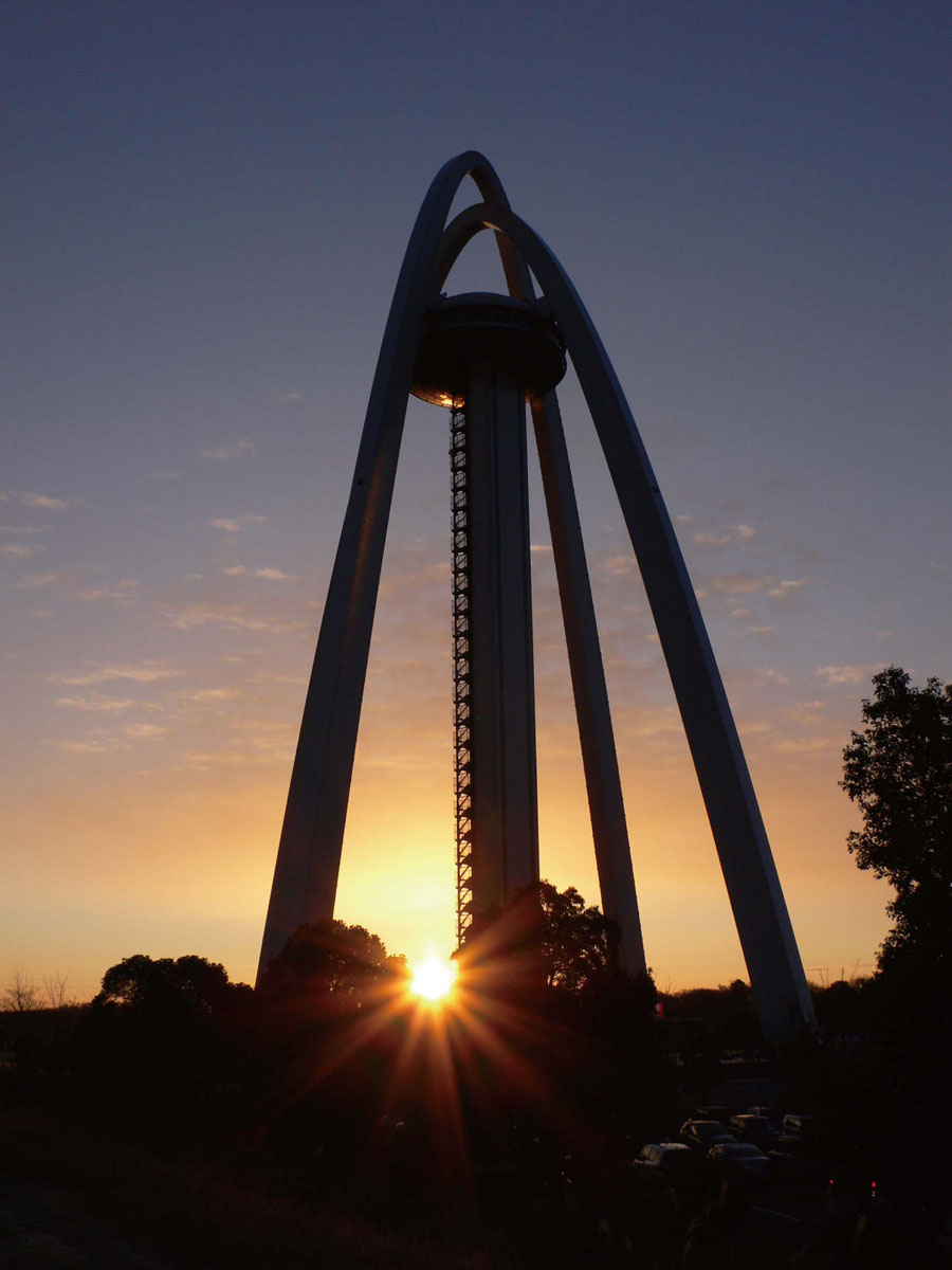 在雙拱塔上看日出！（１３８塔公園內）