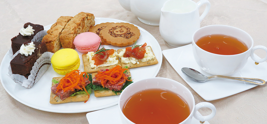 やきものの町での小さな食器作りと 優雅なティータイムを楽しむ