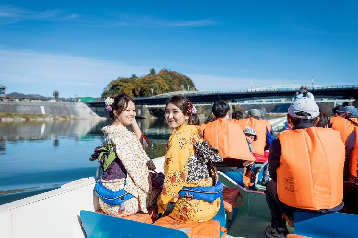 Momotaro Autumn Leaves Boat Tour