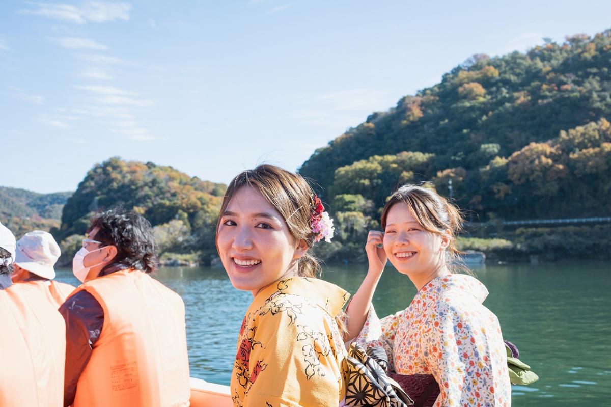 Momotaro Autumn Leaves Boat Tour