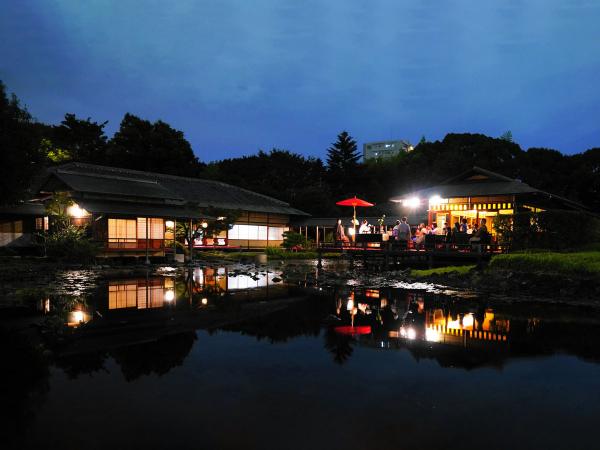白鳥庭園　秋露祭