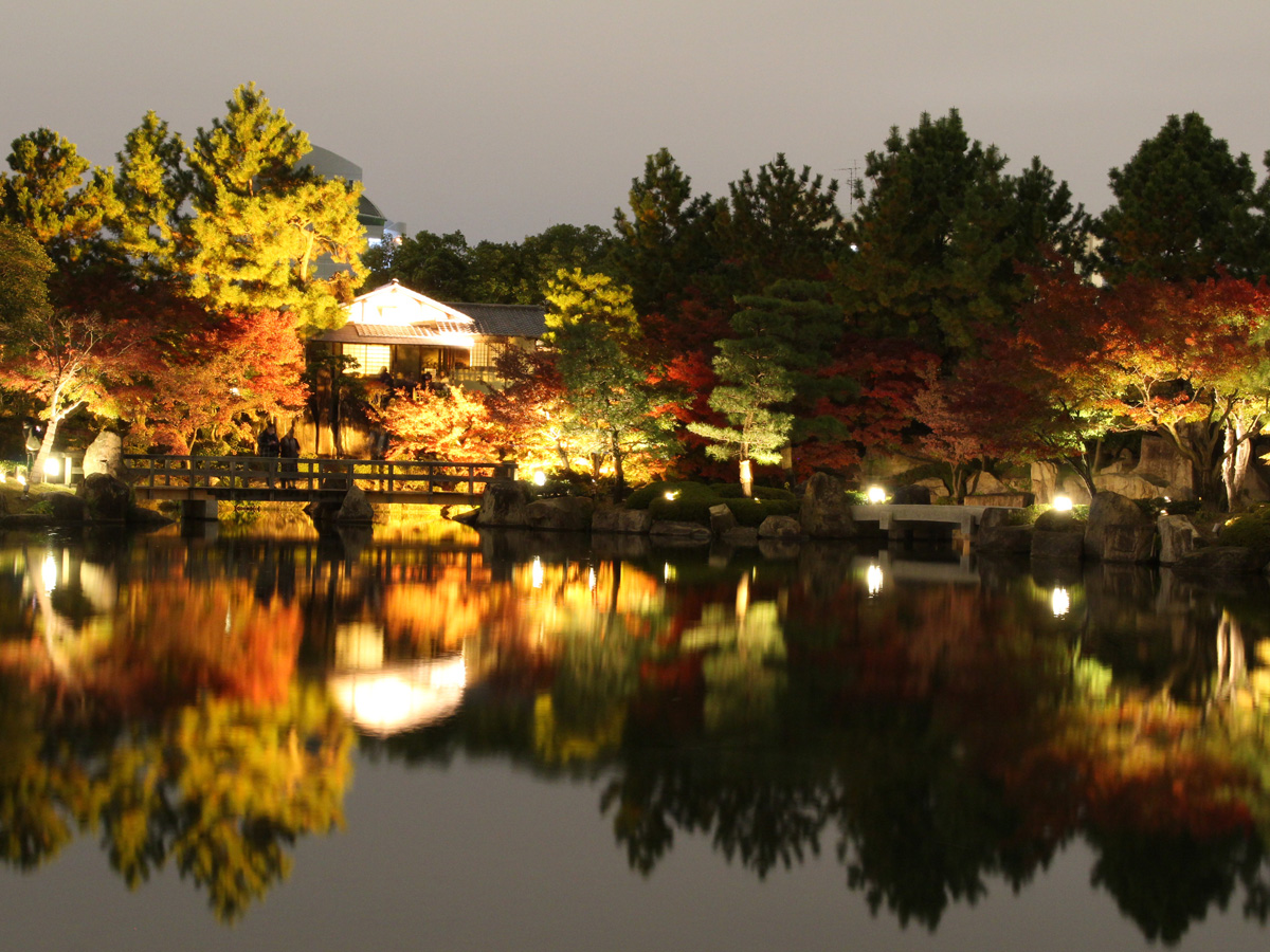 錦を纏う　徳川園紅葉祭