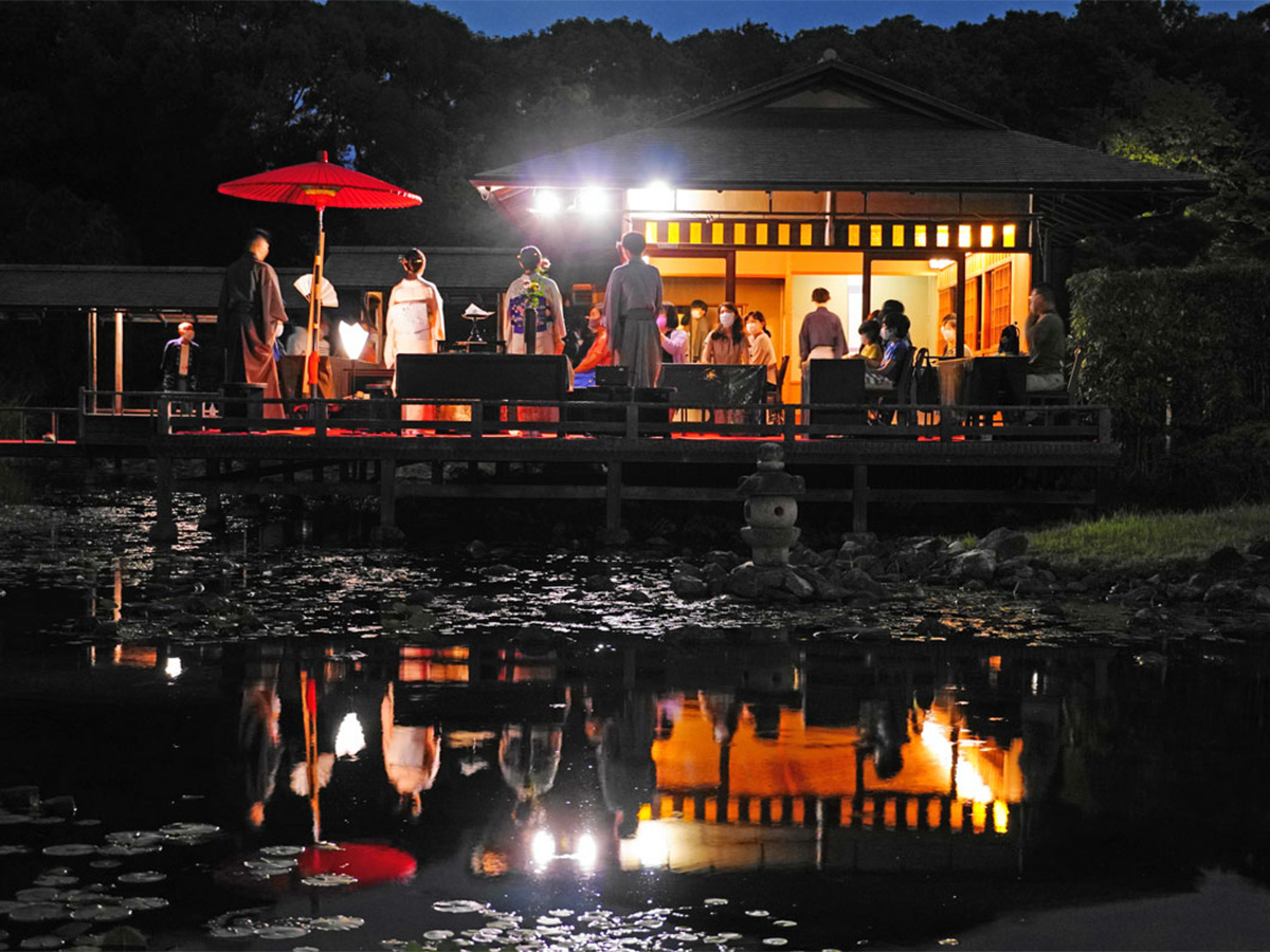 白鳥庭園 秋露祭
