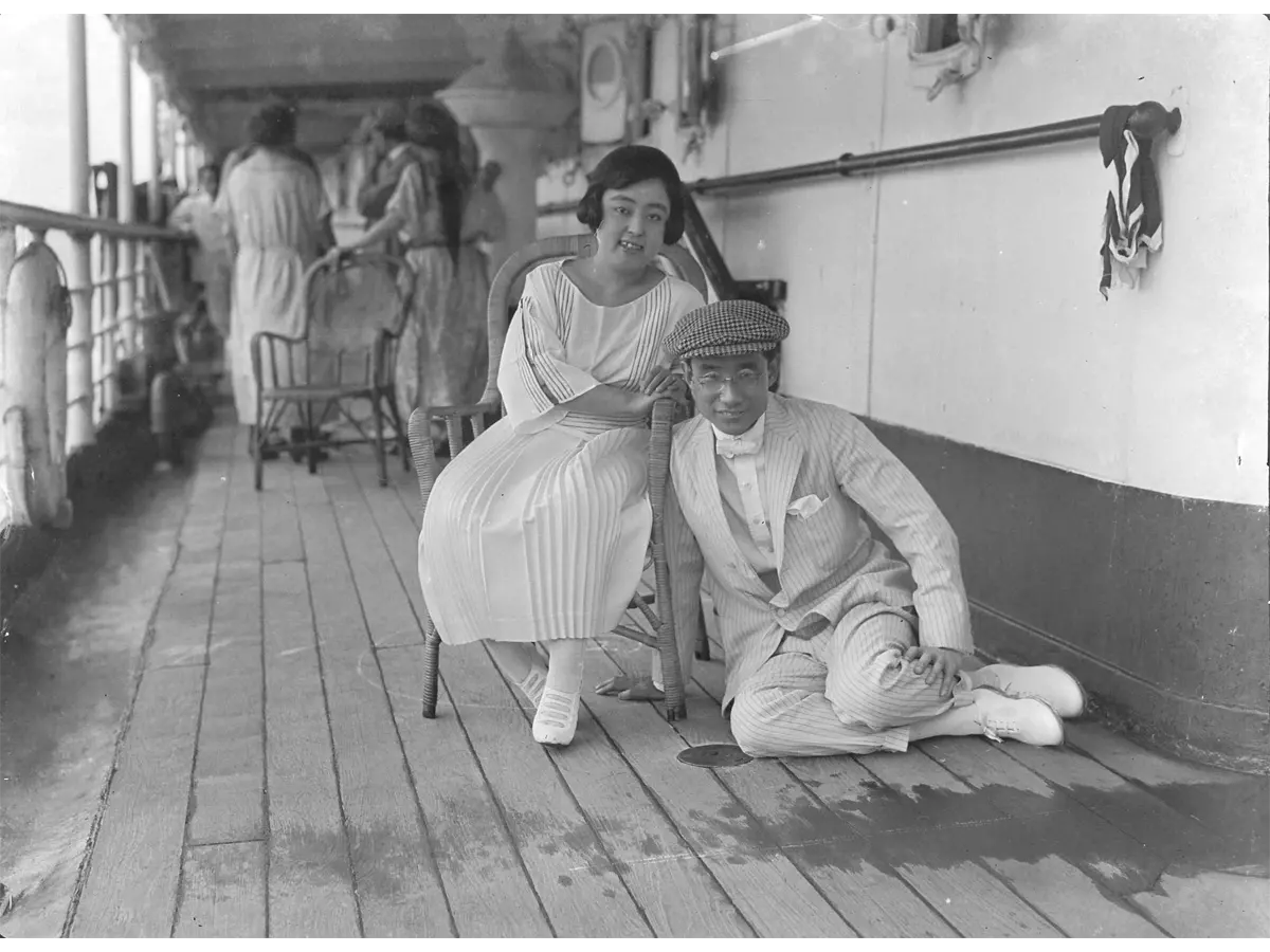 ヨーロッパ旅行から帰る船上の義親夫妻　大正11年（1922）　個人蔵