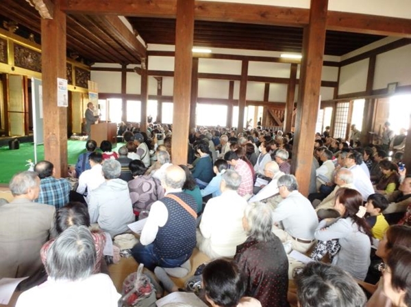 会場(本堂内)