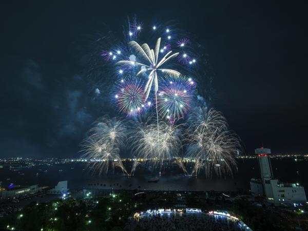 名港水上芸術花火
