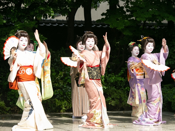 60th Kawabun-za "Geiko &amp; Maiko of Nagoya - Meigiren Performance"