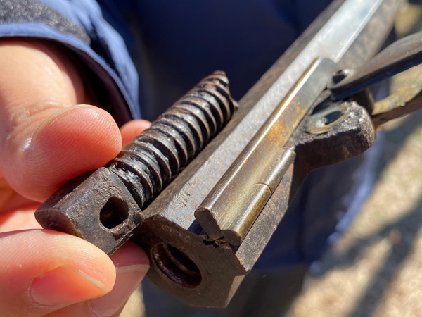 Detail of the breach screw and threading.
