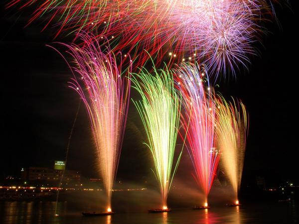 日本线夏日祭纳凉焰火大会