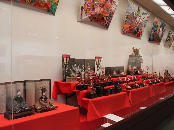 田原市博物馆　定期展览“女儿节人偶和长子风筝展”