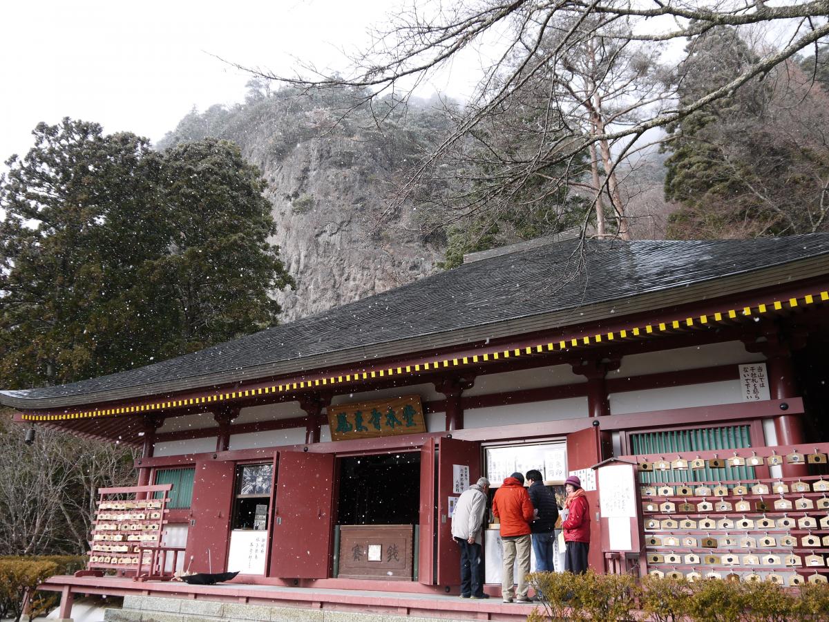 Mt. Horaiji and Horaiji Temple