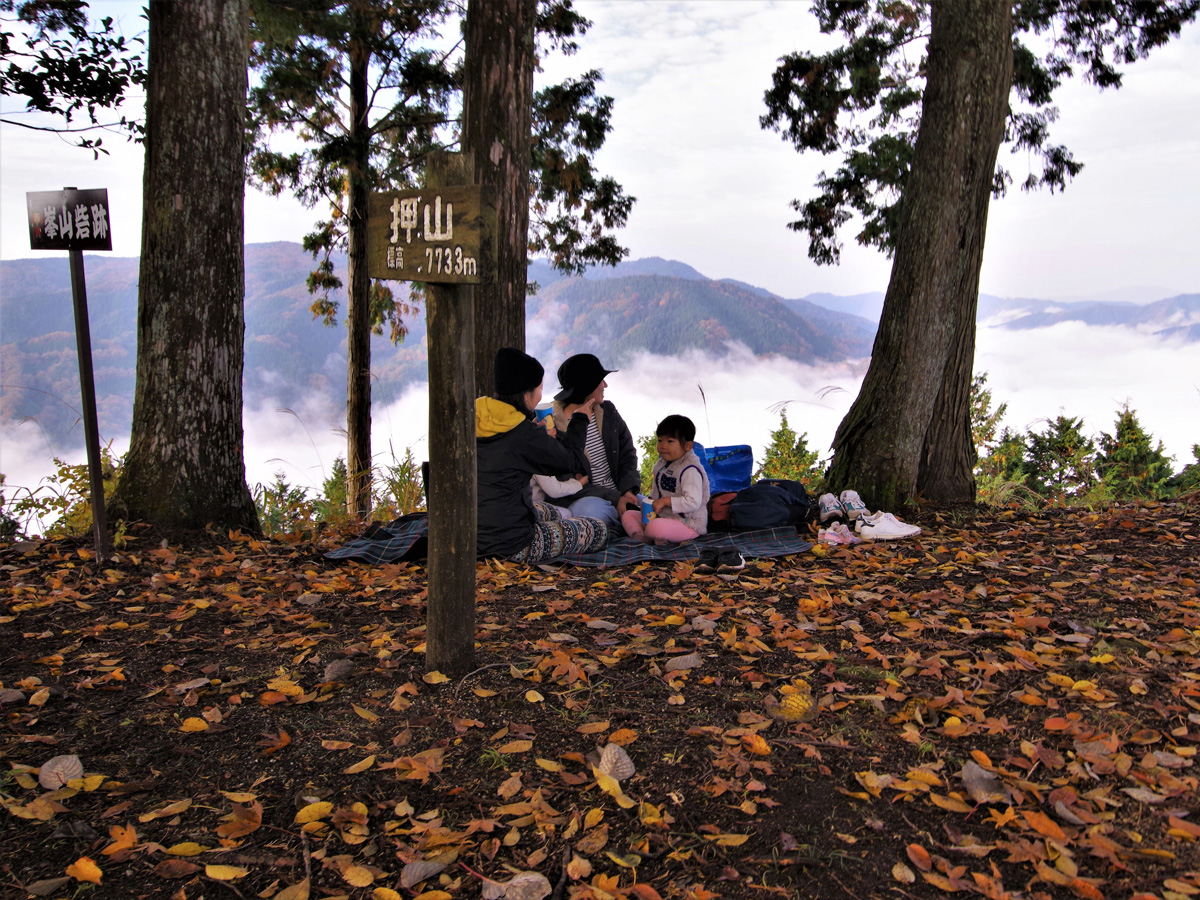 Sea of Clouds at Mt. Oshi (Oshiyama Unkai)