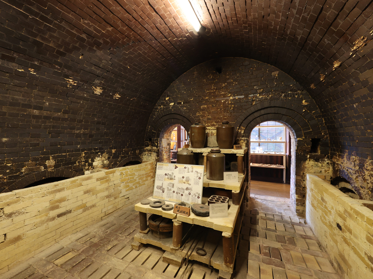 登窯広場 展示工房館