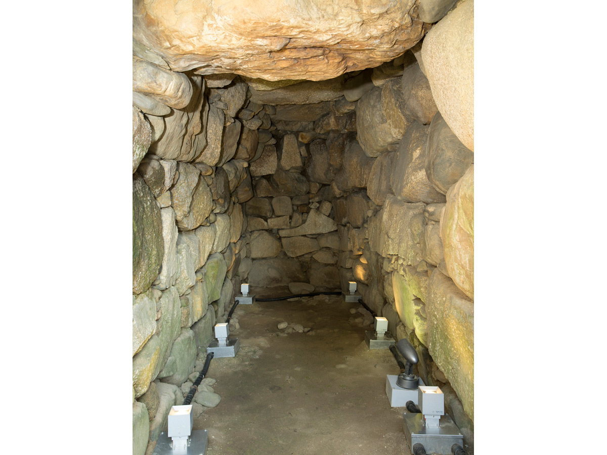 東谷山白鳥古墳(石室内)