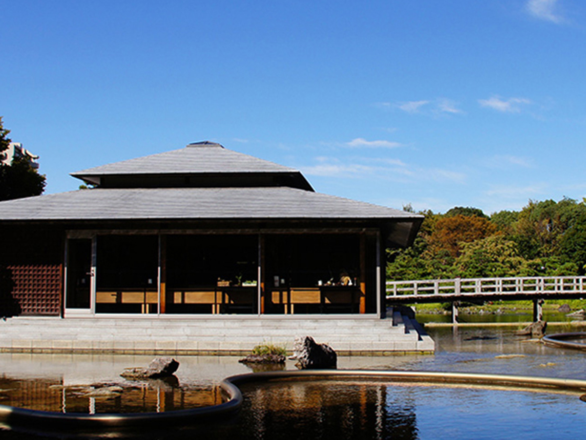 白鳥庭園