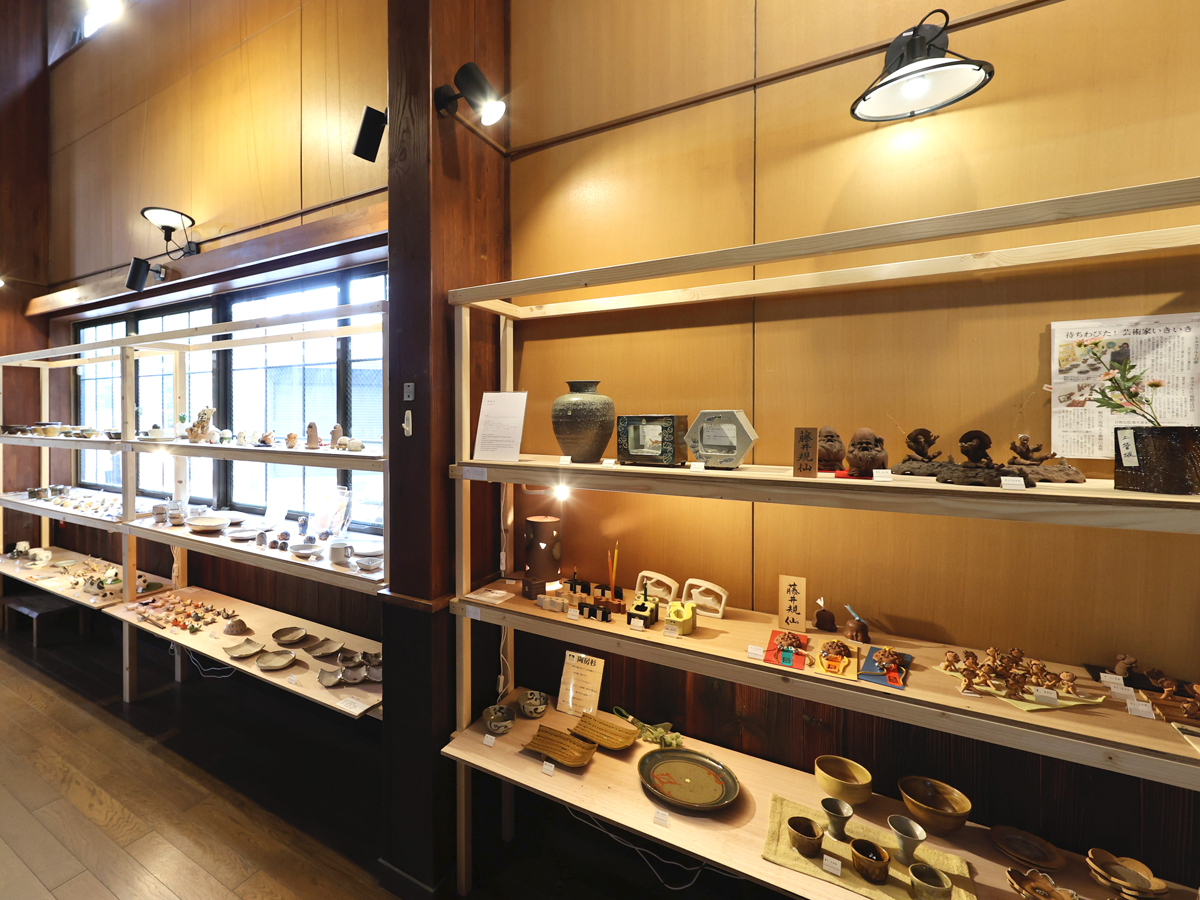 登窯広場 展示工房館