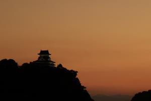 夕暮れの犬山城