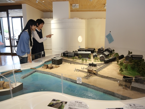 武豊町地域交流センター・旧国鉄武豊港駅転車台