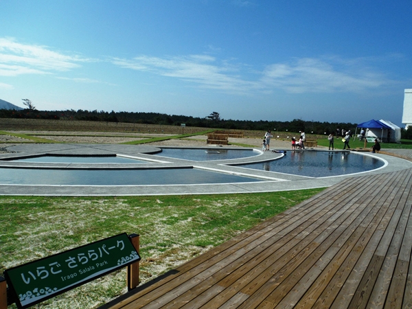 ②さららパーク外観(水の広場)