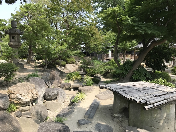 半六庭園