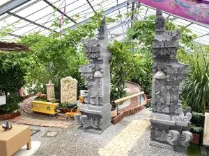 まるでバリ島！？トロピカルフルーツのジャングル探検